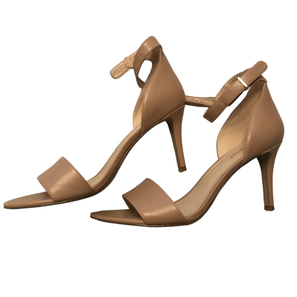 NineWest Open toe ankle strap Leather Sandal Pump - Like New
Nude Leather